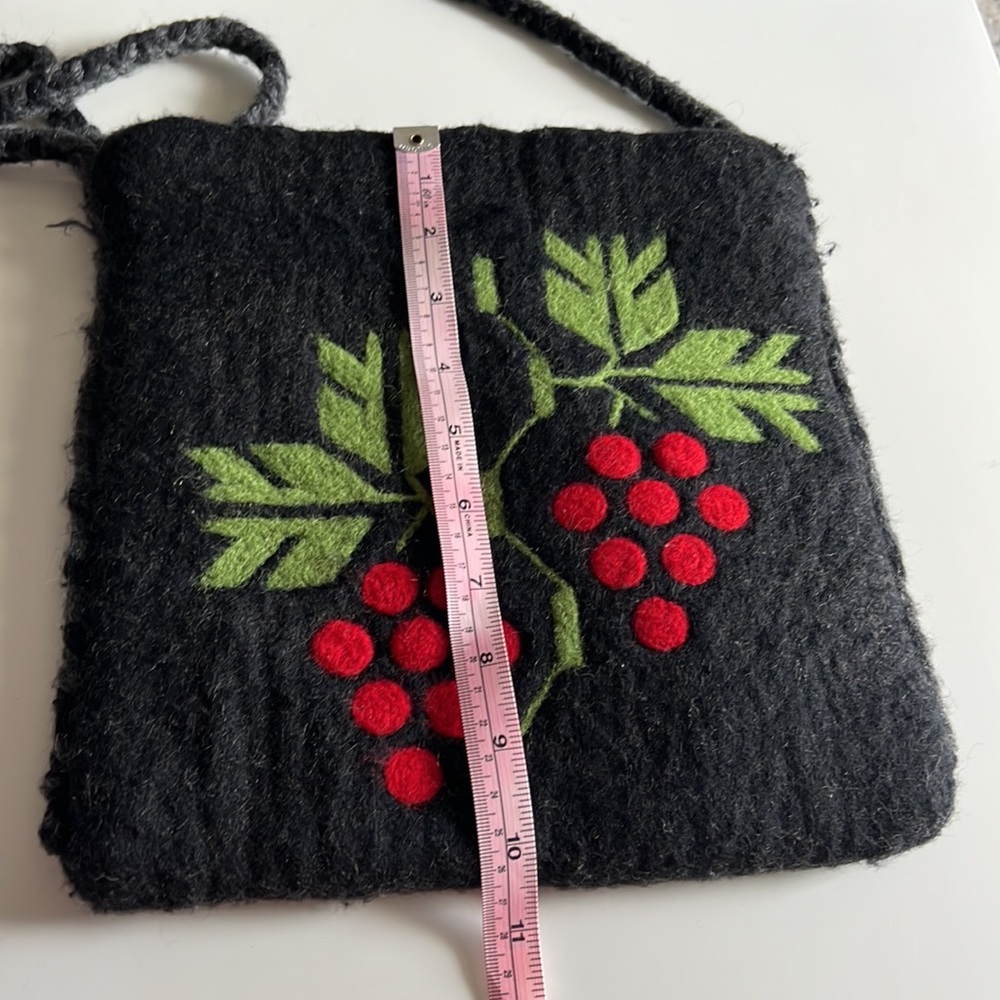 Felted wool messenger bag black - Picture 6 of 7